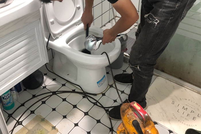 海陵马桶堵塞自己疏通还是找师傅？专业上门服务让你省时更省心
